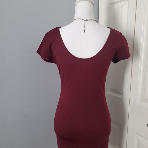 Theraphy dress maroon color - Picture 3 of 7